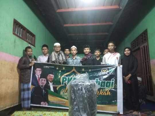 Momen Ramadan Berkah, TGH. Hardiyatullah M.Pd Salurkan Warles di 9 Dusun Desa Kuripan Selatan