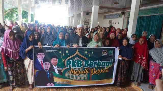 TGH. Hardiyatullah, M.Pd Gelar Program “PKB Berbagi” untuk 550 Warga Kurang Mampu di Bulan Ramadan